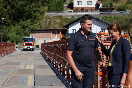 Začasni most v Stranjah povezal levi in desni breg Kamniške Bistrice (28)